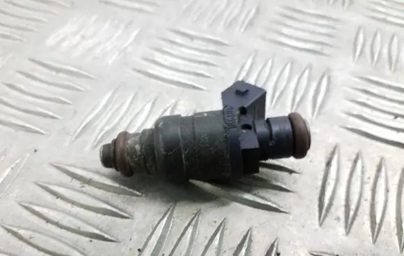 Audi A6 S6 C5 4B Fuel injector 078133551L