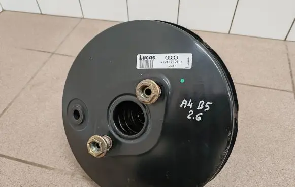 Audi A4 S4 B5 8D Brake booster 4D0612105A