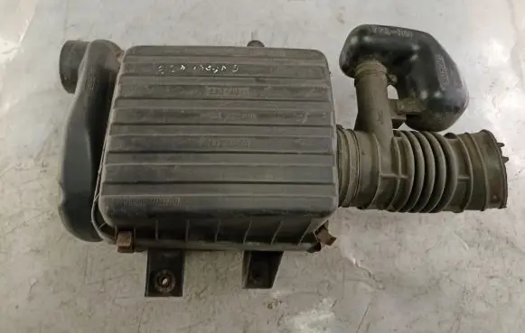 Suzuki Grand Vitara I Air filter box 68DA01 77ER01