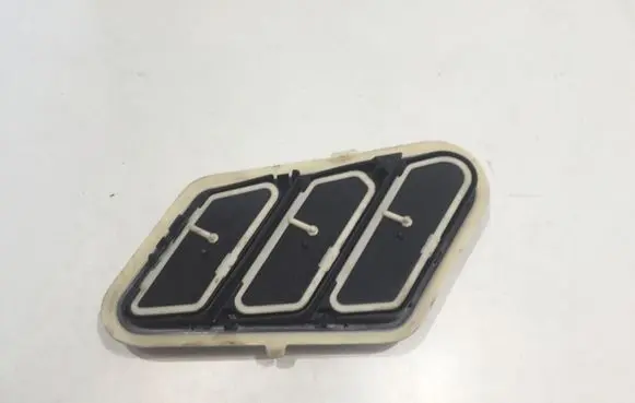 Peugeot Partner Quarter panel pressure vent 9818354180