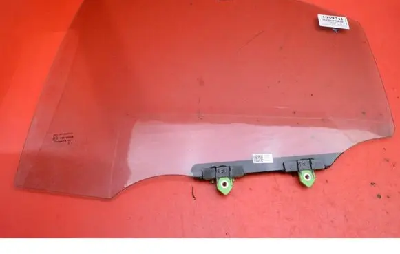 Toyota Yaris Rear door window glass 