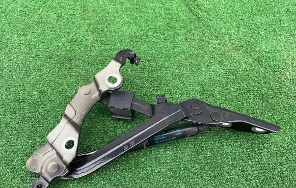 Audi A3 S3 8V Tailgate/trunk/boot hinge 8V7827299B