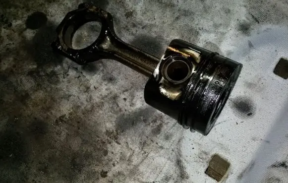 Audi A4 S4 B6 8E 8H Piston 