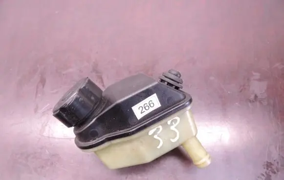 Volvo V50 Power steering fluid tank/reservoir 4N513531DC D33