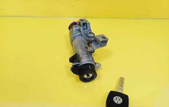 Volkswagen Golf IV Ignition lock 4B0905851C