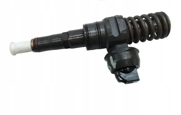 Volkswagen Golf V Fuel injector 038130073AG