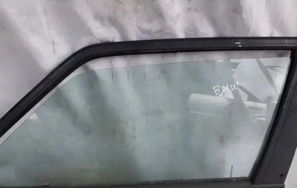 BMW 3 E30 Front door window glass four-door
