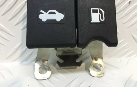 Nissan Qashqai Engine bonnet (hood) release handle