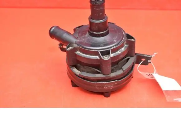 Opel Ampera Water pump 13597899