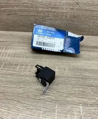 Hyundai Coupe Fuel pump relay 3916022011