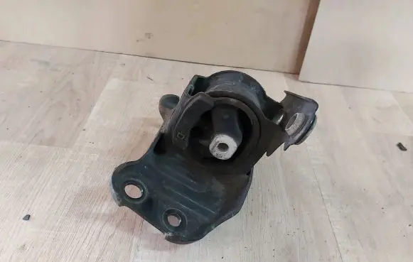 Toyota RAV 4 (XA40) Gearbox mount