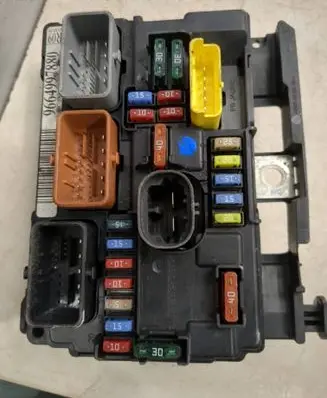 Peugeot 1007 Fuse module 9664997880