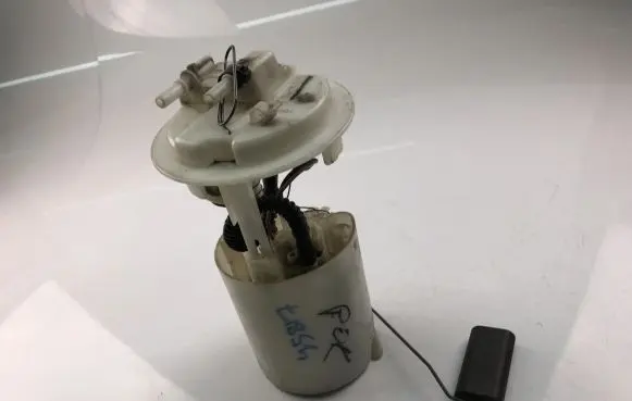 Peugeot 607 Fuel injection high pressure pump 9633294680