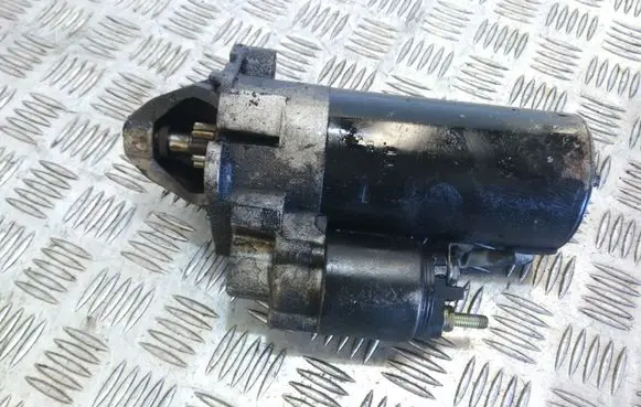 Volkswagen PASSAT B5.5 Starter motor 068911024F