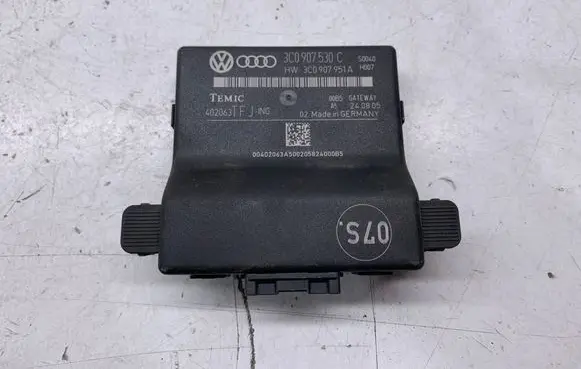 Volkswagen PASSAT B6 Gateway control module 3C0907530C 402063 3C0907951A