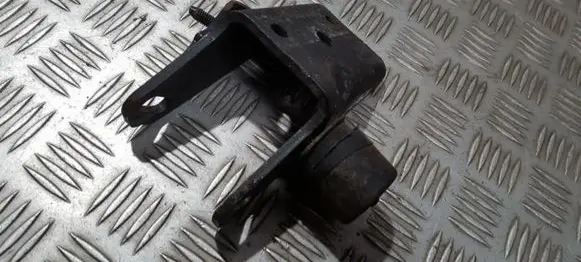 Toyota Corolla E120 E130 Engine mounting bracket