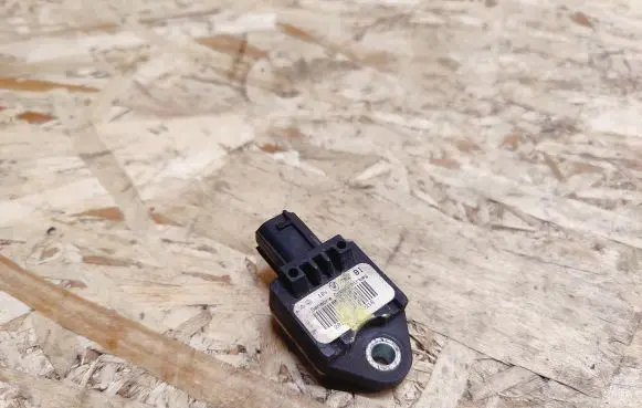 Maserati Quattroporte Airbag deployment crash/impact sensor