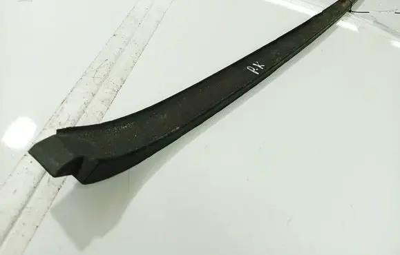 Volkswagen Golf Plus Front door glass trim molding 5M0854327