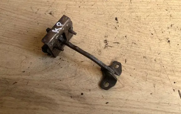 Peugeot 406 Front door check strap stopper