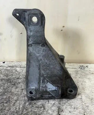 BMW 1 E82 E88 Engine mounting bracket 6781916 22116781916