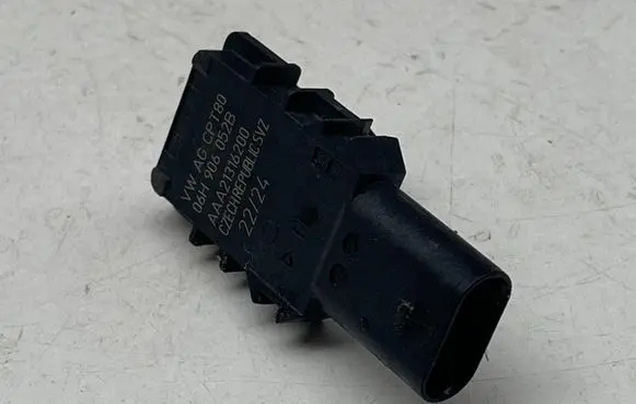 Volkswagen Polo V 6R Rear glass lock/latch Q908 06H906052B