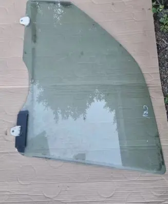 Honda CR-V Front door window glass four-door