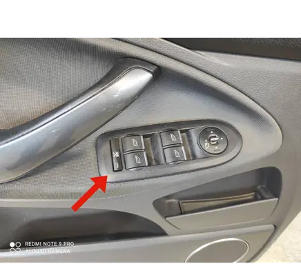 Ford Kuga I Electric window control switch