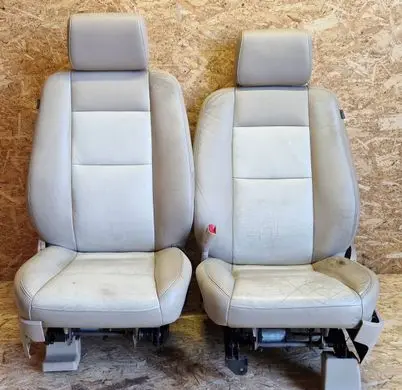 Ford Explorer Seat set 