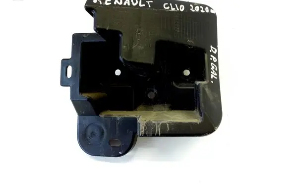 Rear bumper mounting bracket