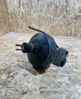 Mercedes-Benz C W203 Brake booster a0054304730