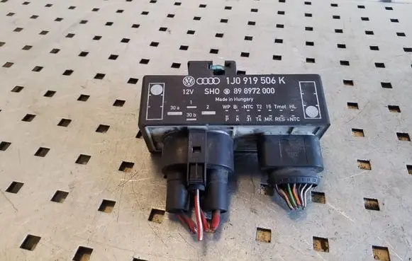 Coolant fan relay