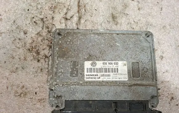 Volkswagen Polo IV 9N3 Engine control unit/module 03E906033