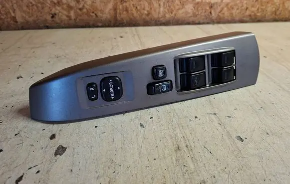 Toyota Prius (NHW20) Electric window control switch 8482047050 515254