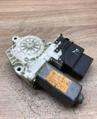 Volkswagen Golf IV Rear door window regulator motor 1J4959811C F005S00029