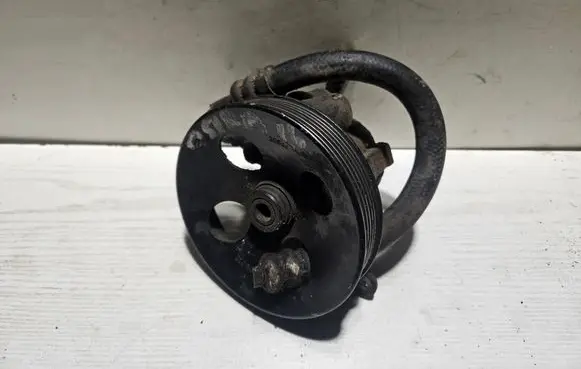 Opel Corsa B Power steering pump 26025612