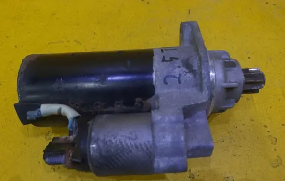 Volkswagen Multivan T5 Starter motor 0001125605
