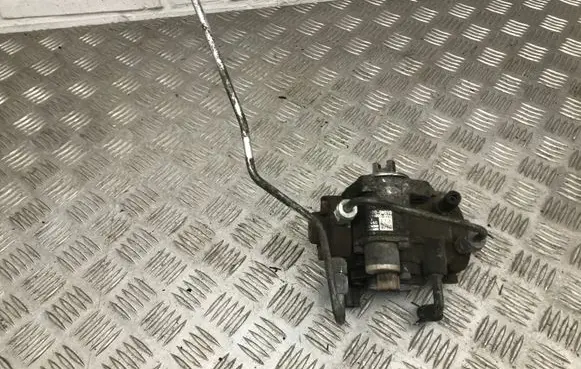 Toyota Auris 150 Fuel injection high pressure pump 221000R010