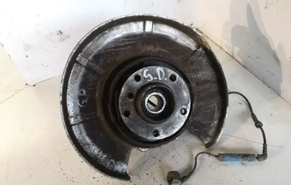 Rear wheel hub