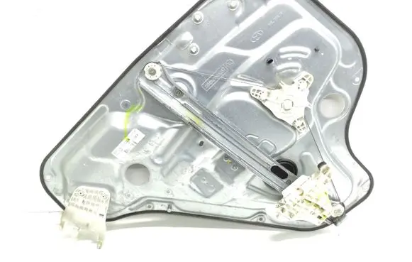 Hyundai i30 Rear window lifting mechanism without motor