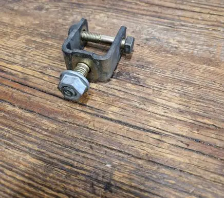 BMW Z3 E36 Sway bar bush bracket, front 1127263