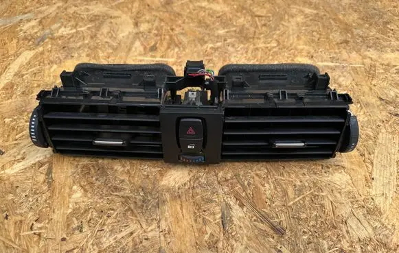 BMW 4 F36 Gran coupe Dash center air vent grill 9218552