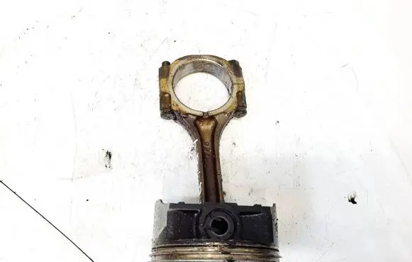 Subaru Legacy Piston with connecting rod