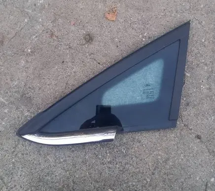 Ford Fiesta Front triangle window/glass 43R00049 DOT24M25AS2 E000255