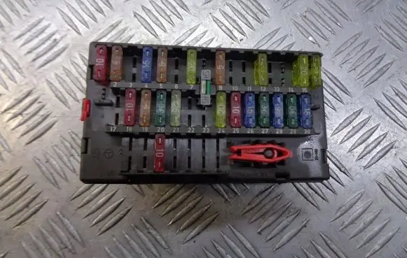 Citroen Xsara Fuse box cover