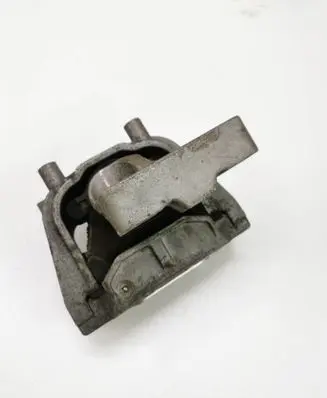 Volkswagen PASSAT B6 Engine mount bracket 1K0199262