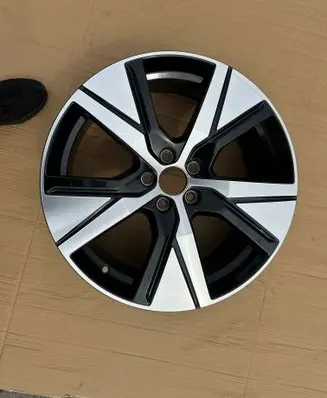 Volvo XC40 R19 alloy rim 32243375