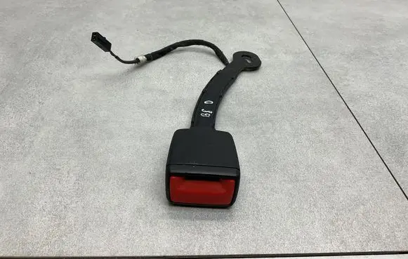 Volkswagen PASSAT B8 Front seatbelt buckle 3G0857756F