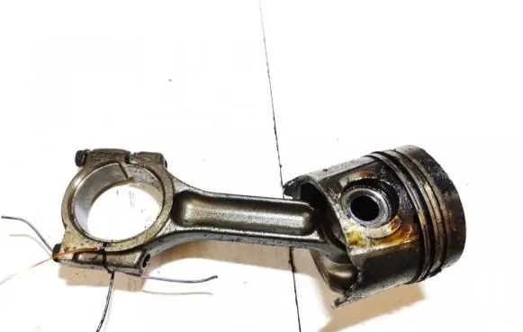 Renault Clio II Piston with connecting rod