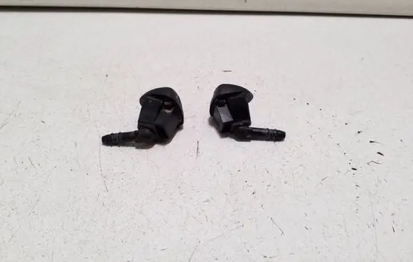 Windshield washer spray nozzle