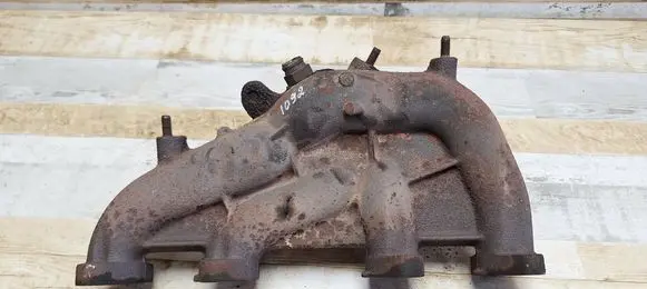 Volkswagen Jetta V Exhaust manifold